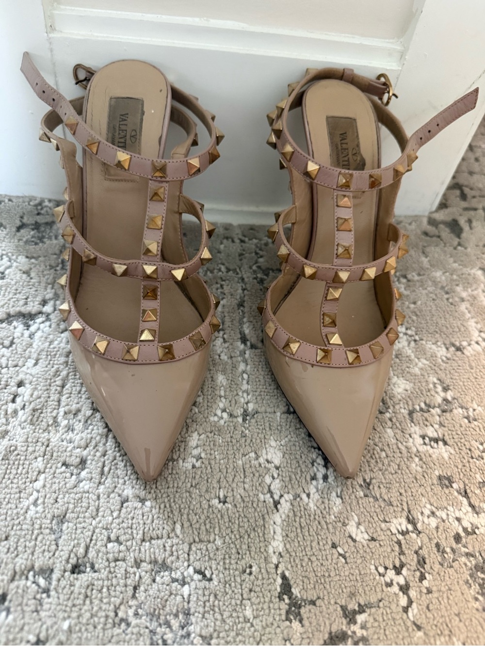 Valentino Garavani Rockstud Patent Leather Pointed-Toe Pumps in Nude